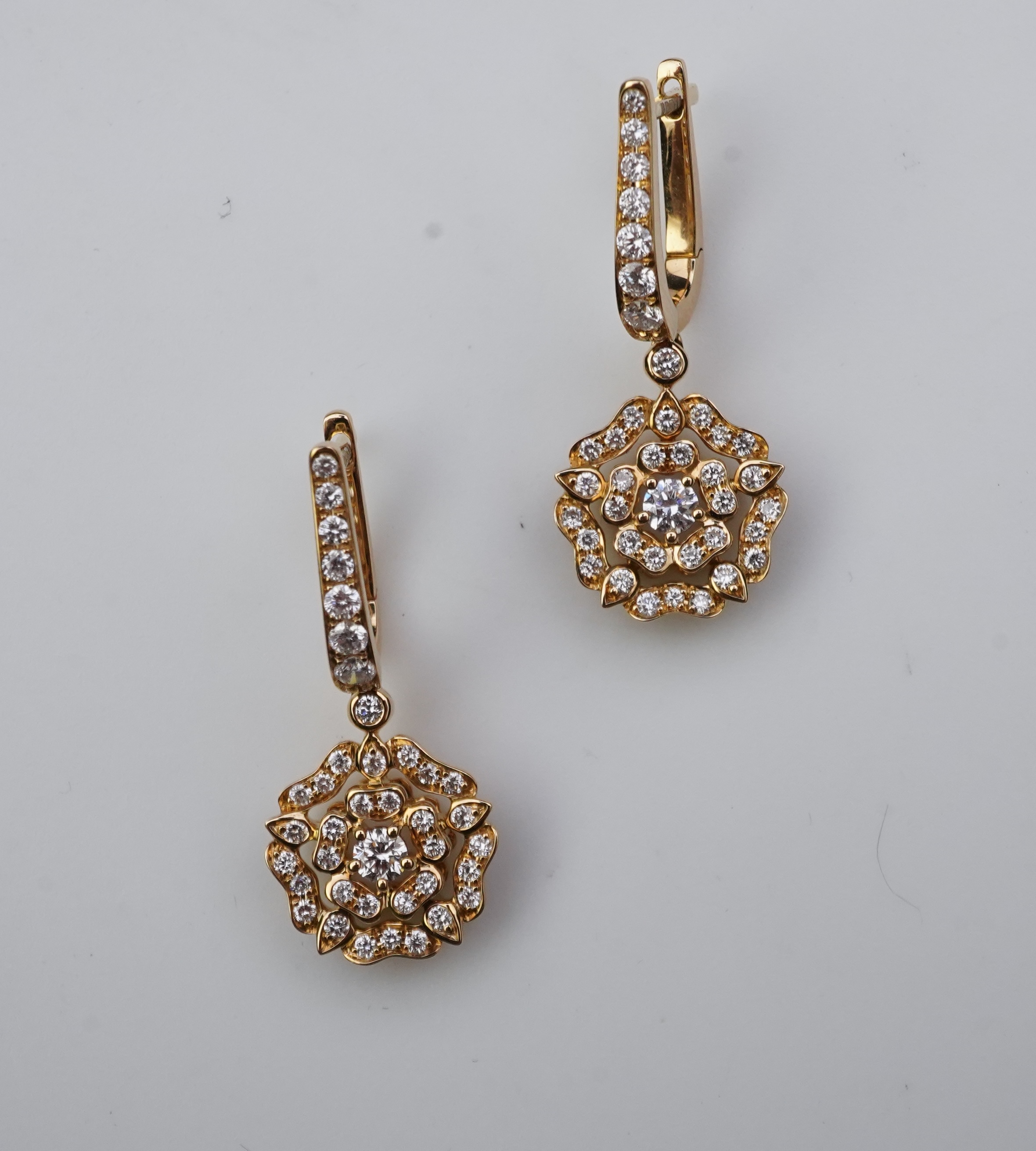 Garrard, a pair of diamond 'Tudor Rose Mini Icon' earrings